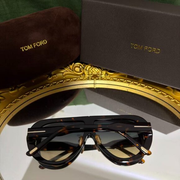 Tom Ford - Picture 5 of 7